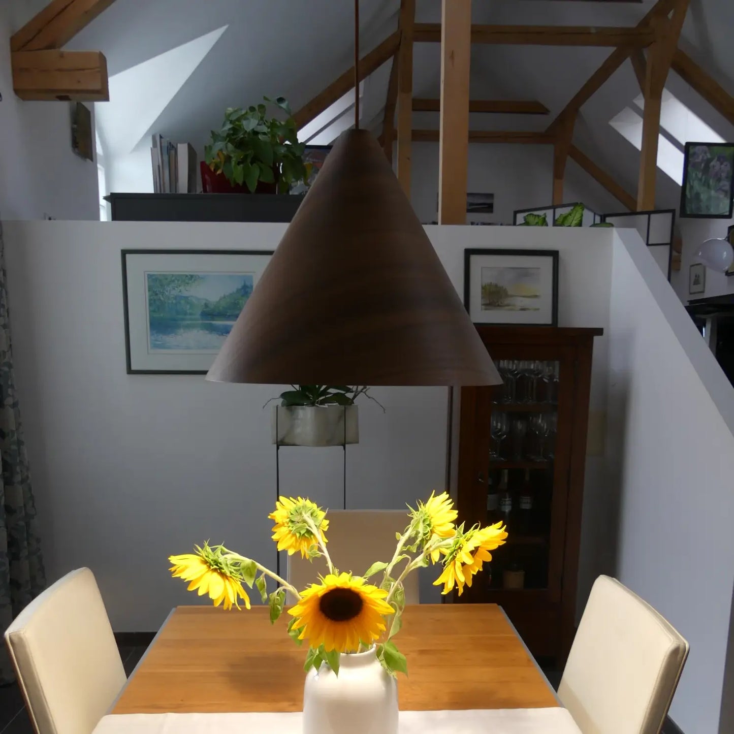Pendelleuchte aus dunklem Eichenholz 45cm im Esszimmer
